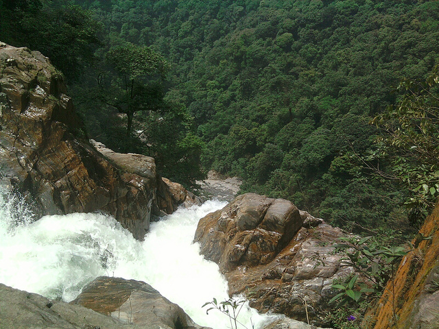 Queda da Cachoeira do Perequê vista de cima