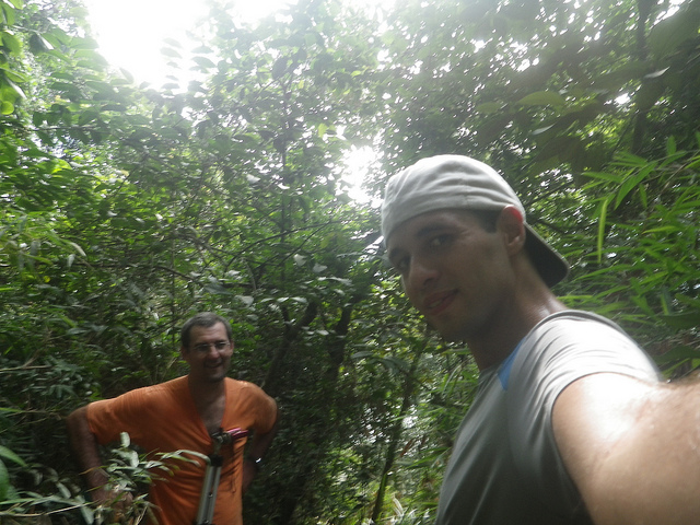 Augusto e Rodrigo em direção ao topo do Pico do Mamanguá ou Pão de Açúcar do Mamanguá