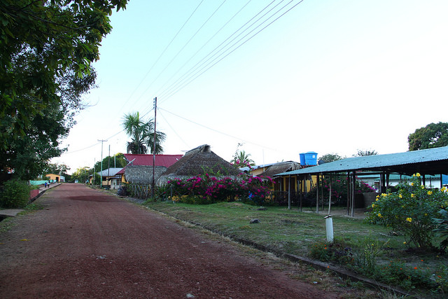 Rua da aldeia em Canaima