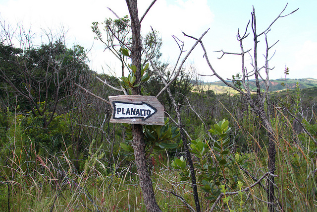Placa indicando a direção para o Planalto