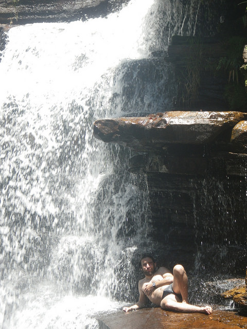 Pedro só na sombra e água fresca - Cachoeira do Calixto