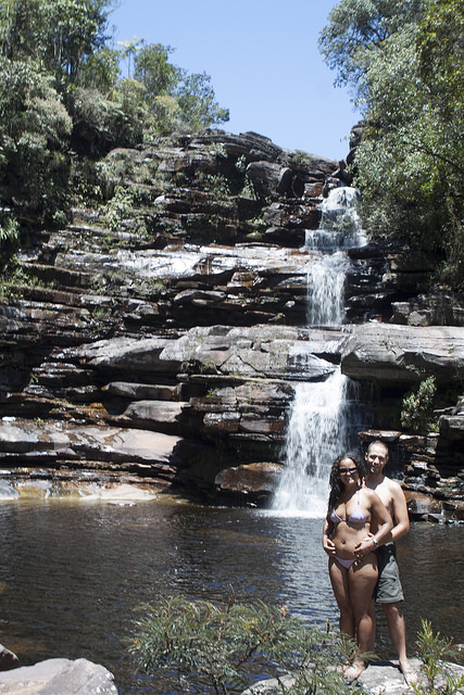 Rosana e eu e Cachoeira do Calixto ao fundo