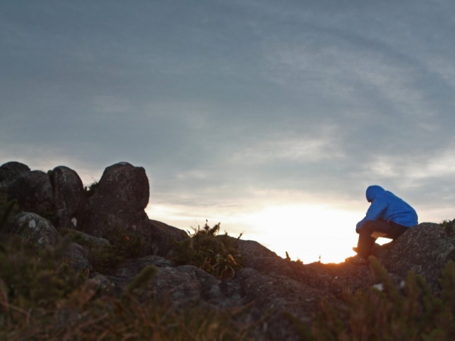 Thiago e o pôr do Sol no Pico dos Marins