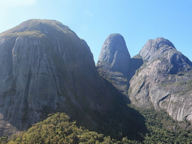 Capacete, Pico Maior e Médio vistos do Mirante da Caixa de Fósforo